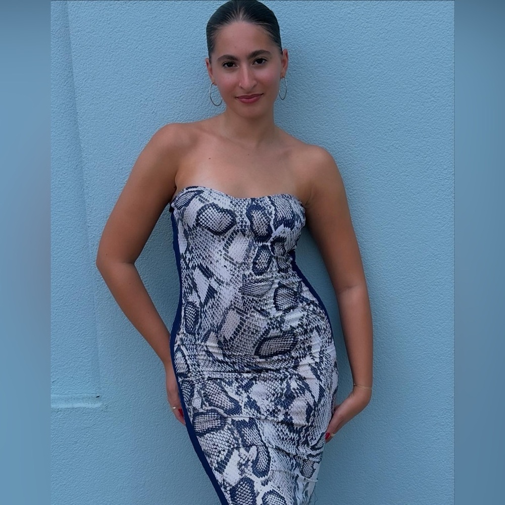 π₯Brand New π Gorgeous Snake Feels Dress π - Picture 3 of 15